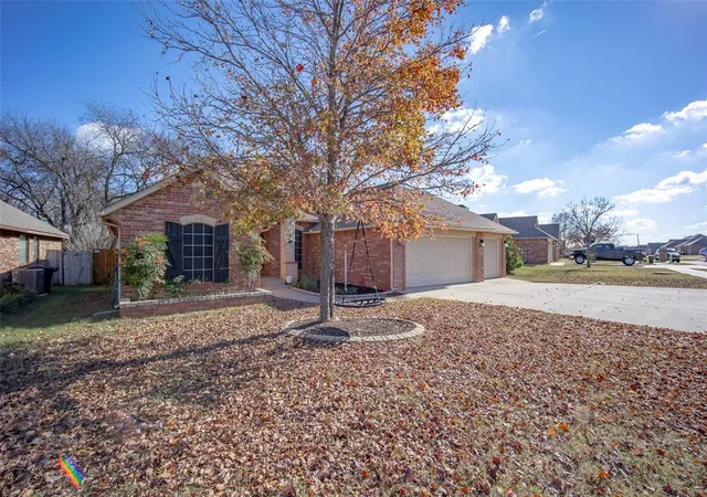 Photo 4 of Single Family Residence at 4300 Mackenzie Dr, Moore, OK 73160 | MLS# 1209881 | | Sold on 2026-02-26