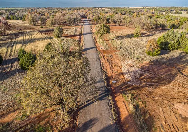 2nd image of 7200 Old Oak Trl, Guthrie, OK 73044 | MLS# 1210008