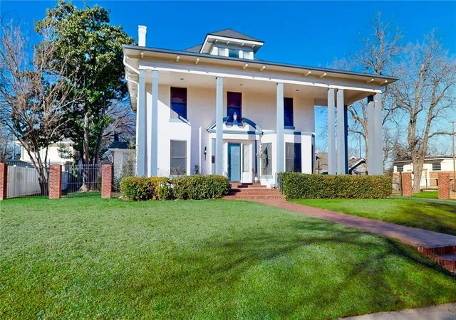 2nd image of 211 Sw F St, Ardmore, OK 73401 | MLS# 1210179