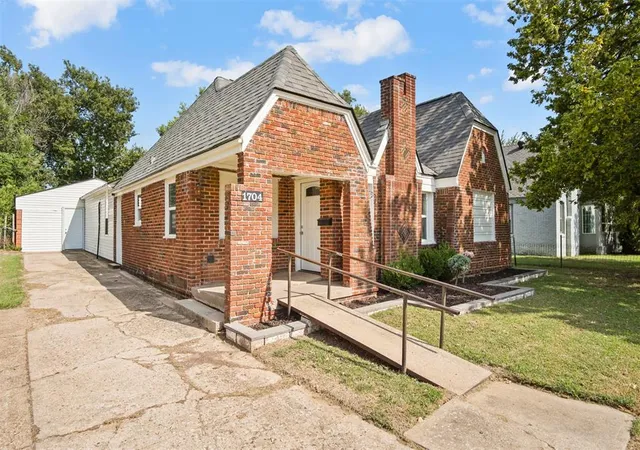 2nd image of 1704 Cairo Ave, Oklahoma City, OK 73111 | MLS# 1210467
