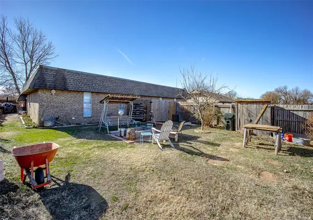 image of 117 Crawford Ct, Norman, OK 73069