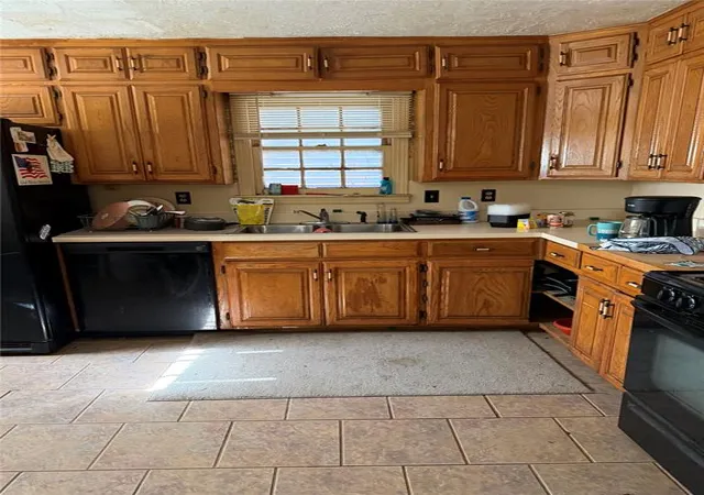 Photo 2 of Single family home for sale at 601 W Apache St, Lindsay, OK 73052 | MLS# 1210718 | Listing updated on 2026-03-20