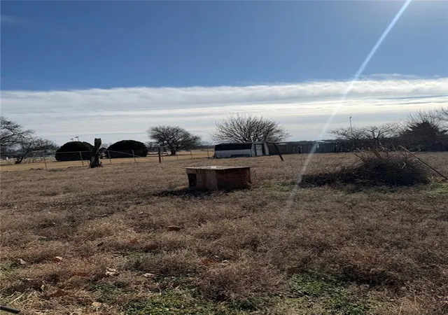 Photo 8 of Single family home for sale at 601 W Apache St, Lindsay, OK 73052 | MLS# 1210718 | Listing updated on 2026-03-20