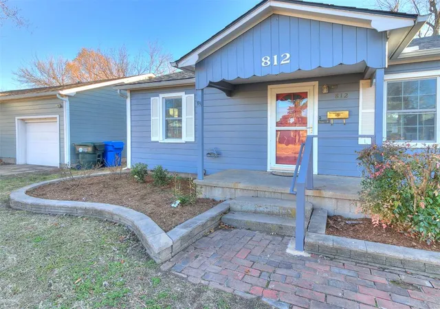 2nd image of 812 Dakota St, Norman, OK 73069 | MLS# 1210773