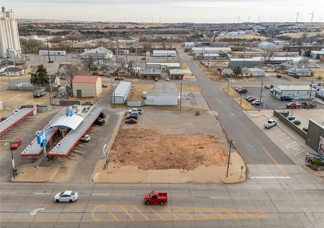 1st image of 202 E Main St, Weatherford, OK 73096 | MLS# 1210866