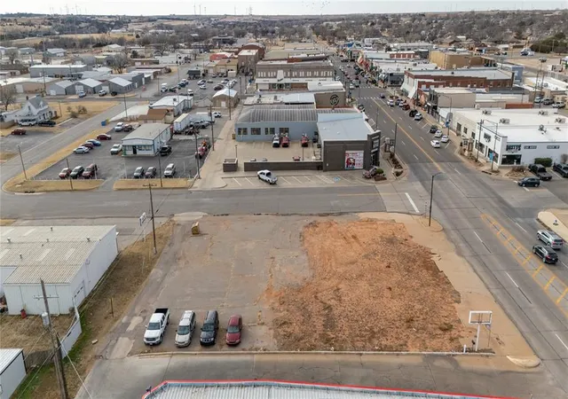 4th image of 202 E Main St, Weatherford, OK 73096 | MLS# 1210866