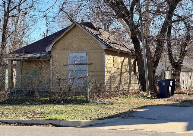 Photo 3 of Single family home for sale at 1618 Nw 3rd Street, Oklahoma City, OK 73106 | MLS# 1210938 | Listing updated on 2026-04-01