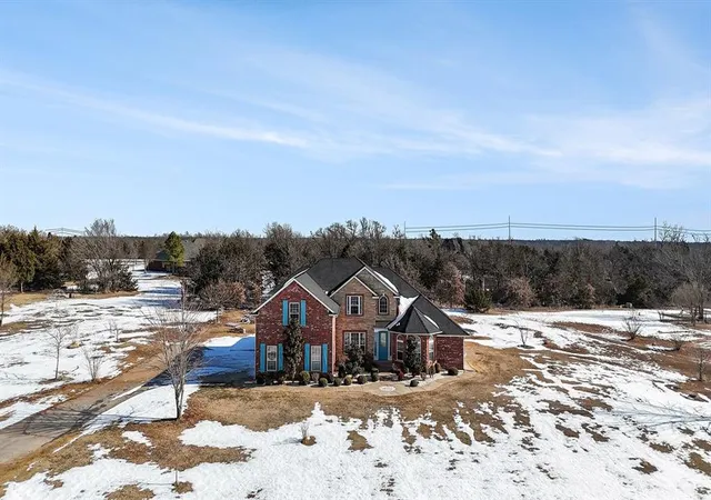Photo 2 of Single family home for sale at 4551 Highland Lake Dr, Norman, OK 73026 | MLS# 1211007 | Listing updated on 2026-02-05