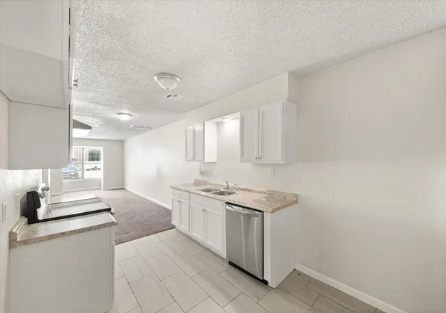 Listing Photo 4 - Condo for sale in building located at 6225 SE 46th St, Oklahoma City, OK 73135