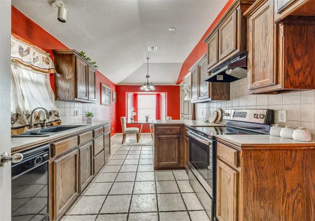 5th image of 212 Cambridge Dr, Oklahoma City, OK 73110 | MLS# 1211288