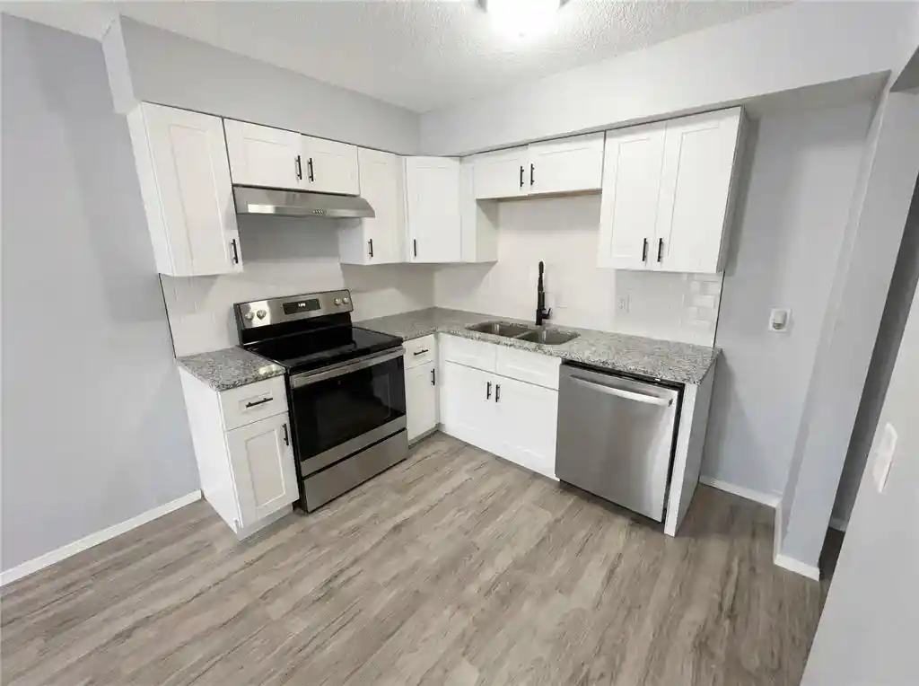 Listing Photo 2 - Condo for sale in 6020 NW Expy located at 6020 NW Expy, Oklahoma City, OK 73132 - Unit 6020 Northwest Expy