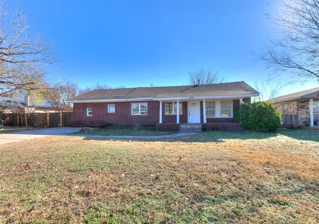 Photo 2 of Single family home for sale at 620 Nw 114th Street, Oklahoma City, OK 73114 | MLS# 1211602 | Listing updated on 2026-01-27