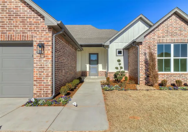 2nd image of 3344 Sagebrush Pl, Yukon, OK 73099 | MLS# 1211863