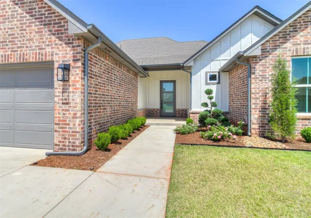 Photo 3 of Single family home for sale at 3344 Sagebrush Pl, Yukon, OK 73099 | MLS# 1211863 | Listing updated on 2026-09-22
