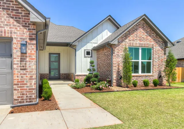 Photo 3 of Single family home for sale at 3344 Sagebrush Pl, Yukon, OK 73099 | MLS# 1211863 | Listing updated on 2026-09-22