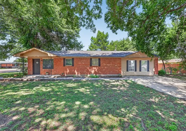 1st image of 220 S 5th St, Noble, OK 73068 | MLS# 1211888
