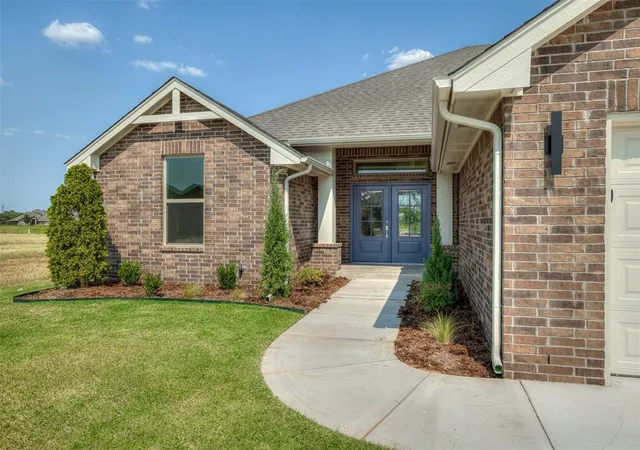 Photo 3 of Single family home for sale at 5008 Vine Cliff Rd, Mustang, OK 73064 | MLS# 1211899 | Listing updated on 2026-09-30