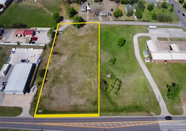 2nd image of 2097 S Eastern Ave, Moore, OK 73160 | MLS# 1211929