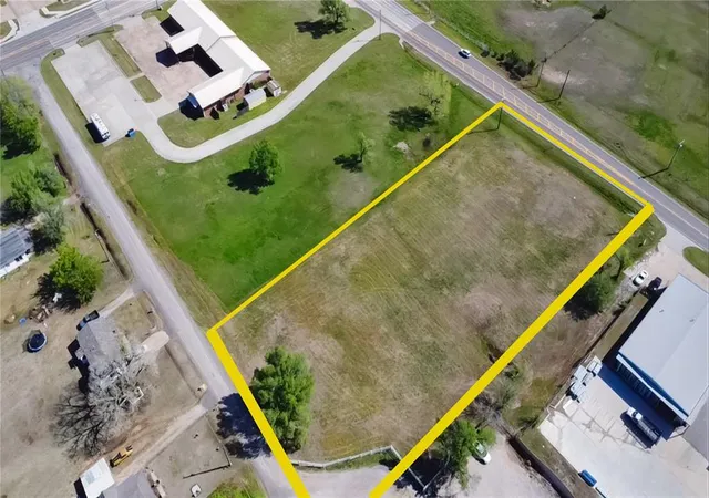 3rd image of 2097 S Eastern Ave, Moore, OK 73160 | MLS# 1211929