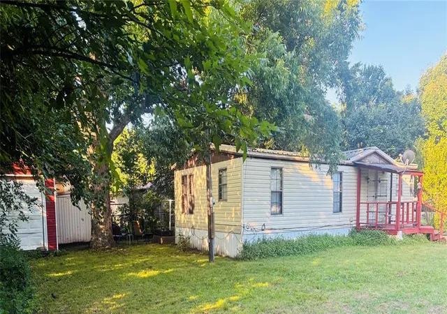2nd image of 304 S Shannon St, Wayne, OK 73095 | MLS# 1211994