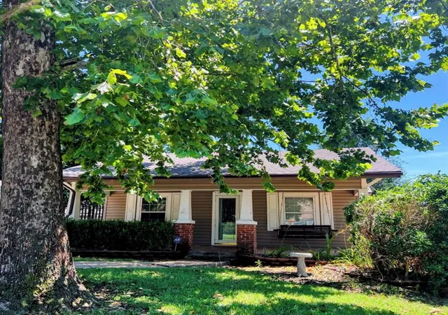 1st image of 930 Maple St, Yukon, OK 73099 | MLS# 1212005