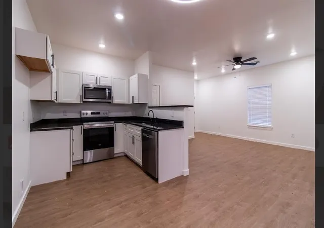 Listing Photo 5 - Condo for sale in building located at 8800 N Shartel Ave, Oklahoma City, OK 73114 - Unit #B