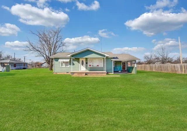 Photo 1 of Single family home for sale at 911 S 13th Street, Frederick, OK 73542 | MLS# 1212295 | Listing updated on 2026-04-28
