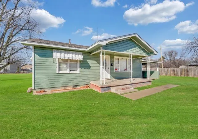 Photo 4 of Single family home for sale at 911 S 13th Street, Frederick, OK 73542 | MLS# 1212295 | Listing updated on 2026-04-28