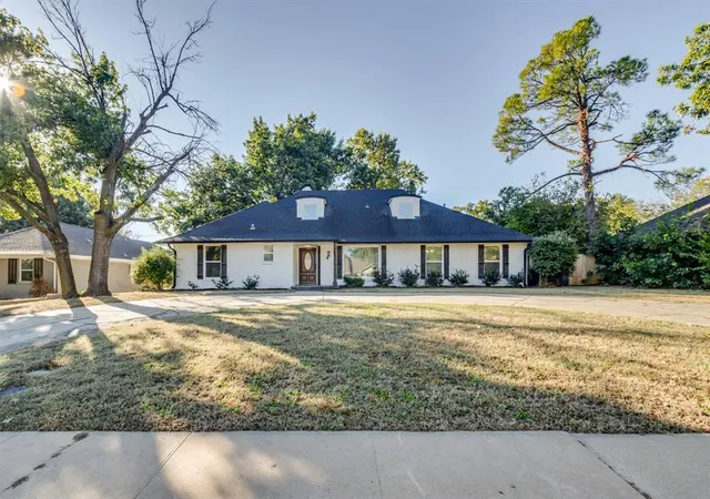 1st image of 3008 Robin Ridge Rd, Oklahoma City, OK 73120 | MLS# 1212343