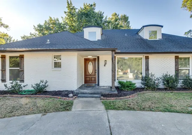 2nd image of 3008 Robin Ridge Rd, Oklahoma City, OK 73120 | MLS# 1212343