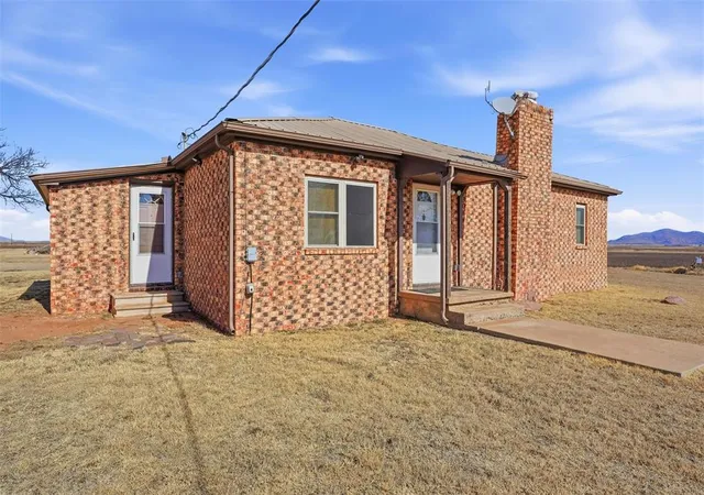 Homes for sale in Headrick, OK | 16127 S County Road 211, Headrick, OK 73549 | MLS# 1212404