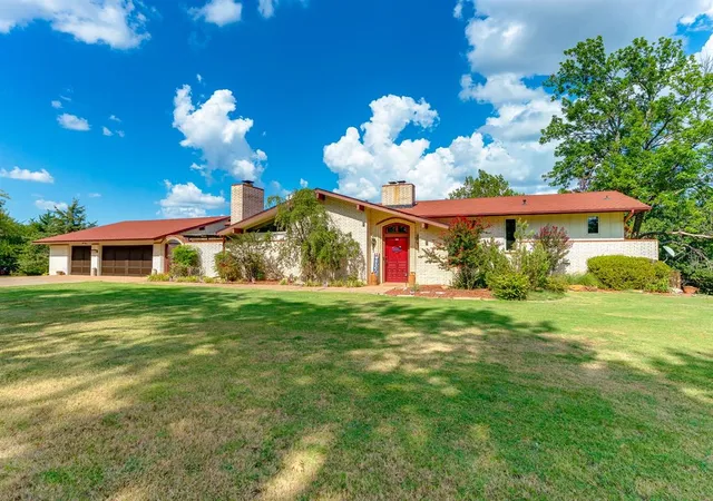 3rd image of 1404 Charles Dr, Shawnee, OK 74804 | MLS# 1212429