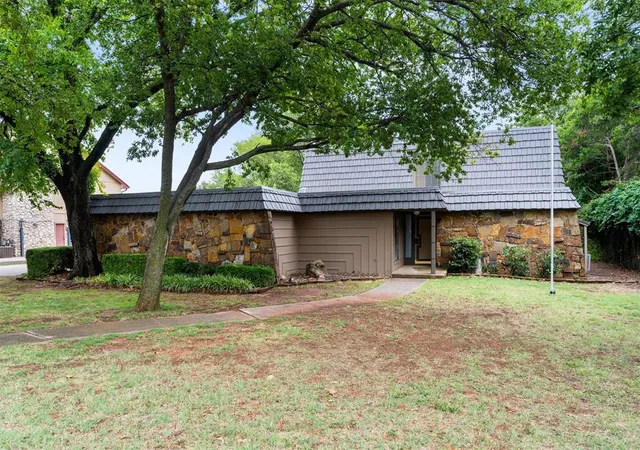 Homes for sale in Oklahoma City, OK | 2940 Browne Stone Rd, Oklahoma City, OK 73120 | MLS# 1212554