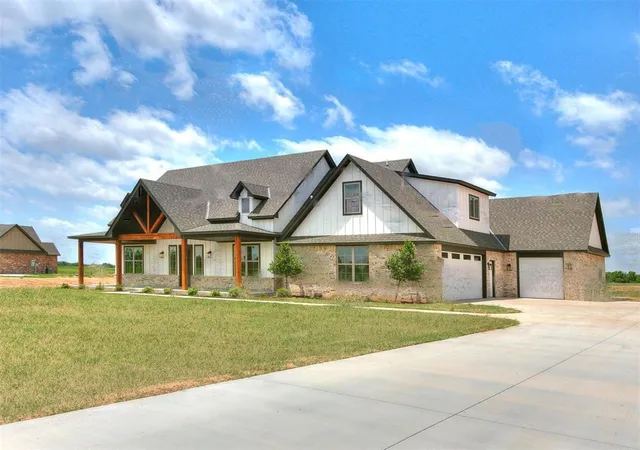 1st image of 701 S Cimarron Rd, Yukon, OK 73099 | MLS# 1212658