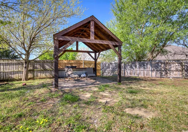 Photo 4 of Single Family Residence at 2036 SW 33rd Street, Moore, OK 73170 | MLS# 1212974 | | Sold on 2026-03-20
