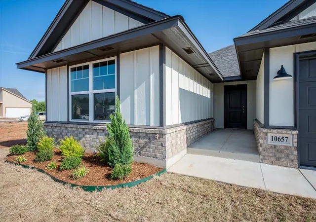 Photo 3 of Sale Pending at 10657 SW 18th Street, Yukon, OK 73099 | MLS# 1213004 | Listing updated on 2026-08-12