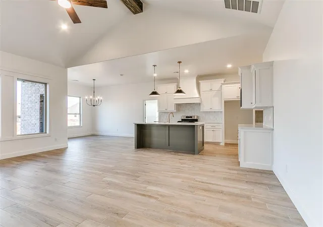 3rd image of 1901 Hollow Crest Ct, Norman, OK 73071 | MLS# 1213089
