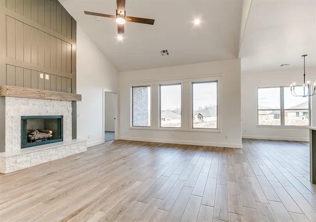 4th image of 1901 Hollow Crest Ct, Norman, OK 73071 | MLS# 1213089