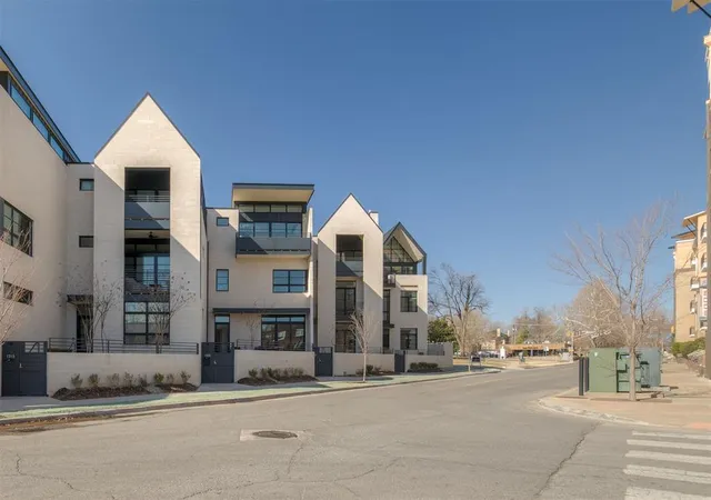 Listing Photo 2 - Condo for sale in building located at 1325 N Dewey Ave, Oklahoma City, OK 73103 - Unit #