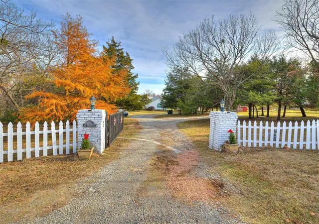 Photo 2 of Sale Pending at 205 N Old Stroud Rd, Stroud, OK 74079 | MLS# 1213182 | Listing updated on 2026-09-15