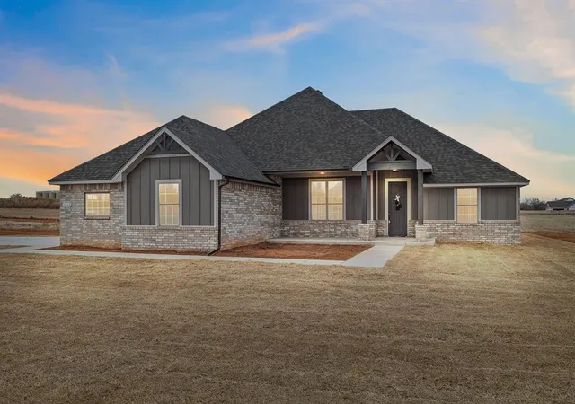 Photo 2 of Sale Pending at 1922 Valley Ranch Rd, Blanchard, OK 73010 | MLS# 1213211 | Listing updated on 2026-09-06