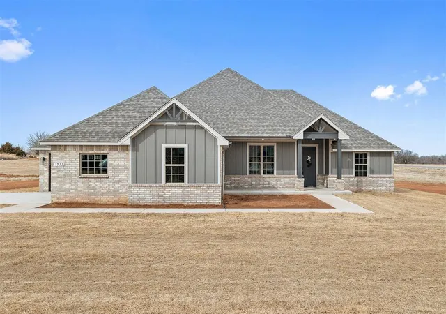 Photo 3 of Sale Pending at 1922 Valley Ranch Rd, Blanchard, OK 73010 | MLS# 1213211 | Listing updated on 2026-09-06