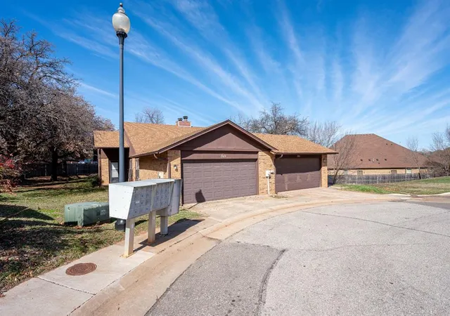 26th image of 703 Stonecroft Cir #701 & 703, Edmond, OK 73034 | MLS# 1213218