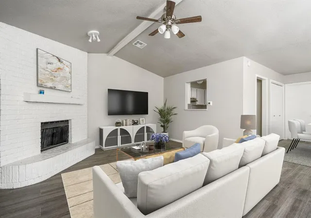 3rd image of 703 Stonecroft Cir, Edmond, OK 73034