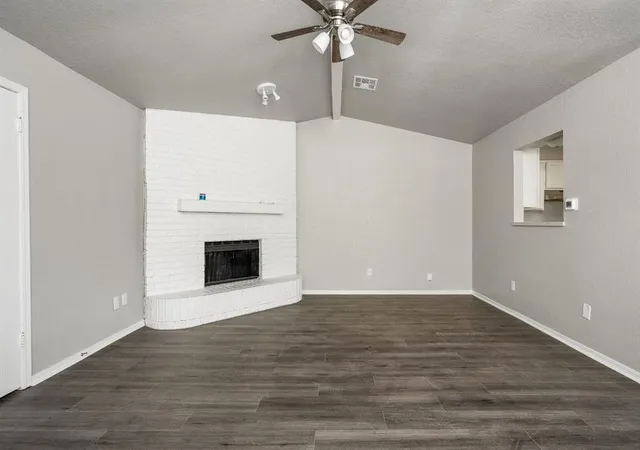 5th image of 703 Stonecroft Cir, Edmond, OK 73034