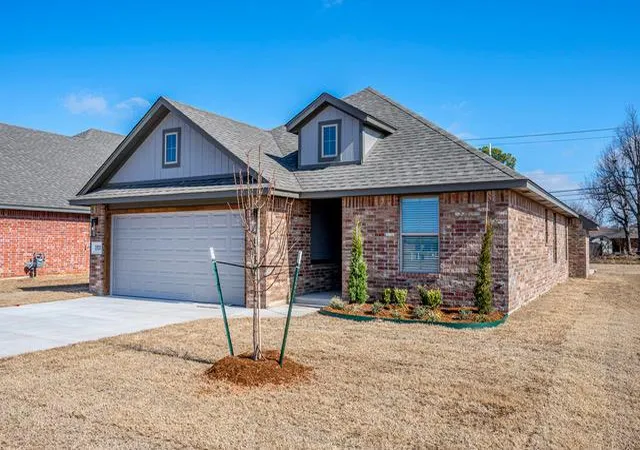 2nd image of 1920 Meadow Brook Rd, Yukon, OK 73099 | MLS# 1213297