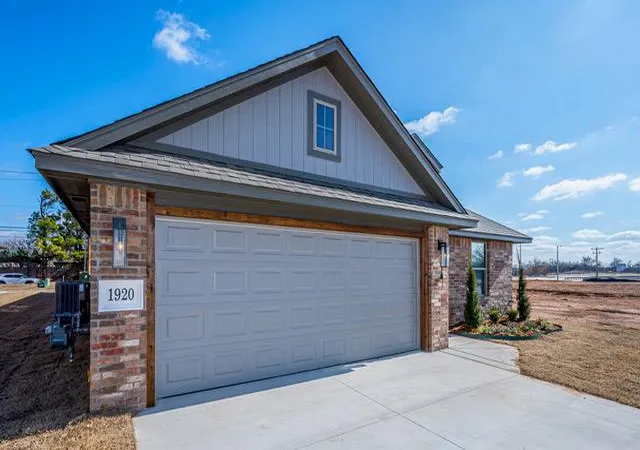 3rd image of 1920 Meadow Brook Rd, Yukon, OK 73099 | MLS# 1213297