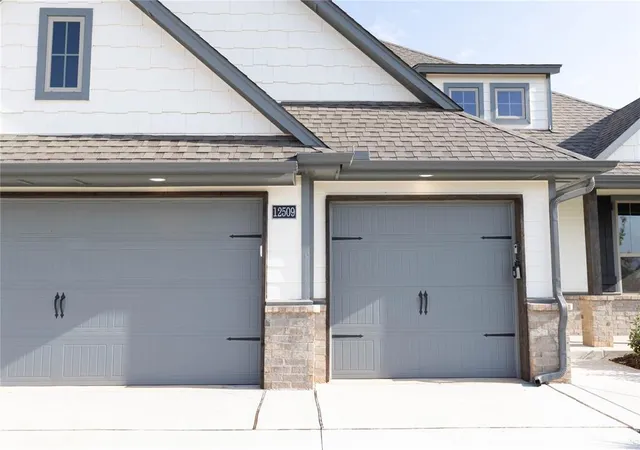 Photo 3 of Single family home for sale at 12509 Sw 31st Street, Yukon, OK 73099 | MLS# 1213545 | Listing updated on 2026-08-28