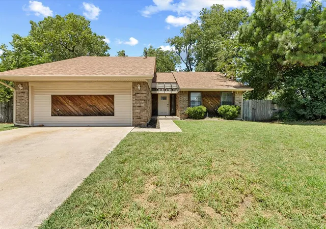 Photo 1 of Single family home for sale at 1717 Crest Cir, Oklahoma City, OK 73130 | MLS# 1213569 | Listing updated on 2026-08-04