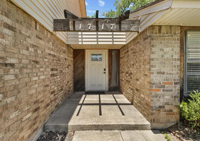 Photo 3 of Single family home for sale at 1717 Crest Cir, Oklahoma City, OK 73130 | MLS# 1213569 | Listing updated on 2026-08-04